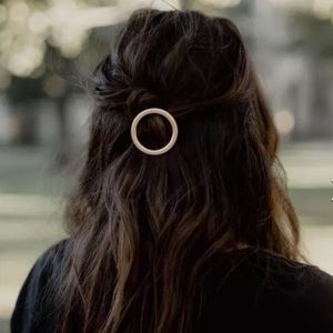 Madewell Chunky Gold Contemporary Circle Hair Clip